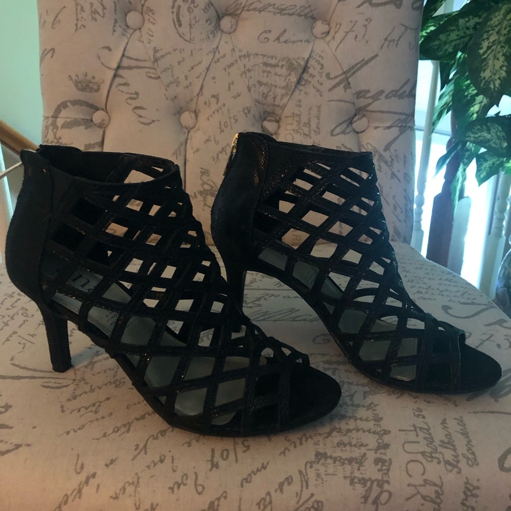 a.n.a. Black heels, perfect condition, size 6 1/2